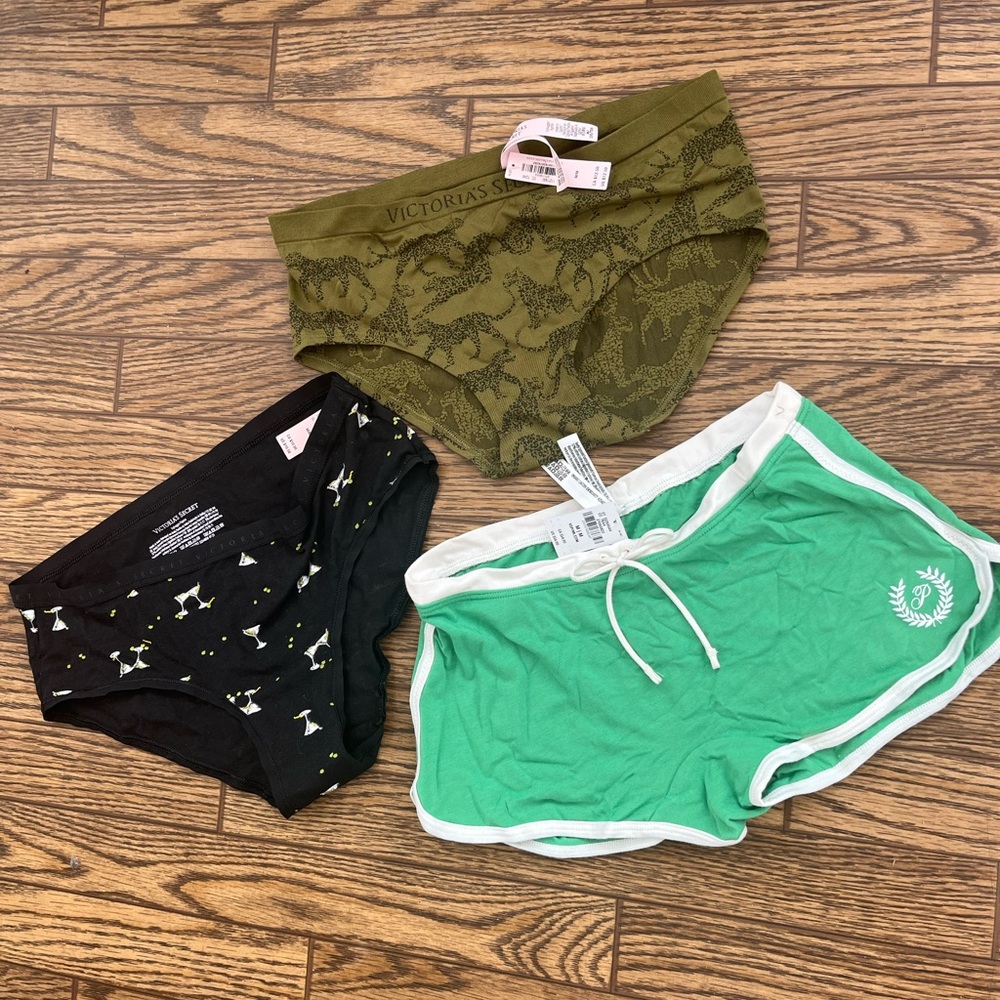 3 Victoria's Secret women’s undies NWT